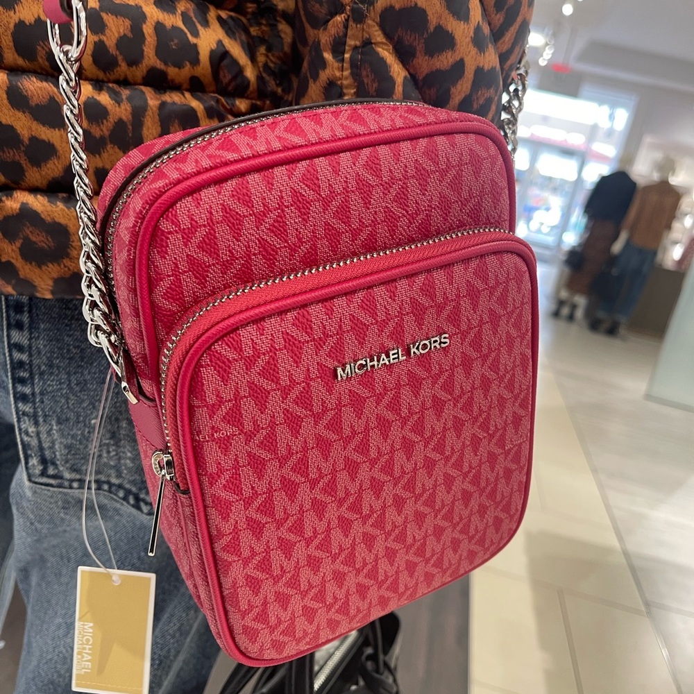 MICHAEL KORS Jet Set Travel Md Signature Logo Crossbody Flight Bag
DK RASPBERRY - Picture 16 of 16